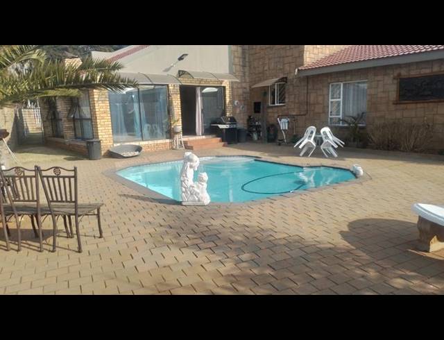 4 BEDROOM HOUSE FOR SALE IN EIKE PARK